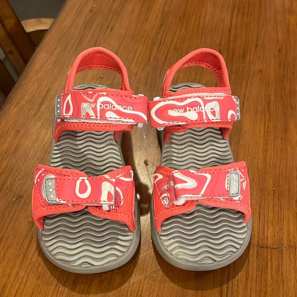 New Balance Kids Poolside Sandal shoes new Size 12 Toddlers Girls